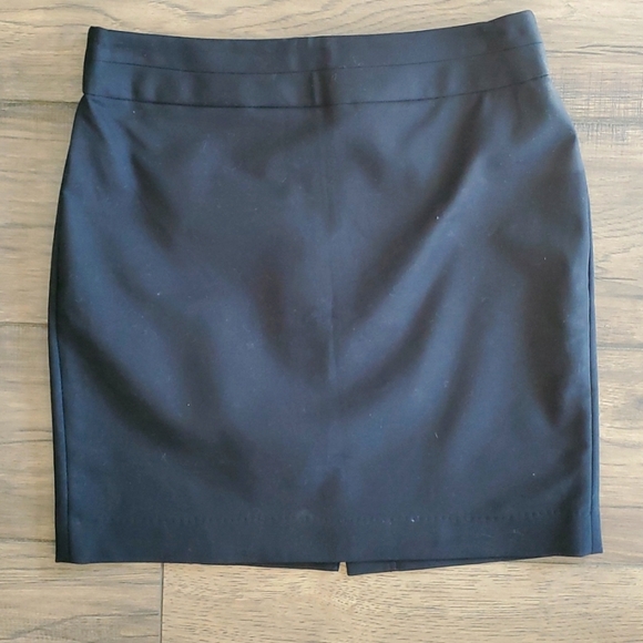 Banana Republic Dresses & Skirts - Banana Republic Skirt Sz 6 🖤 Basic Black